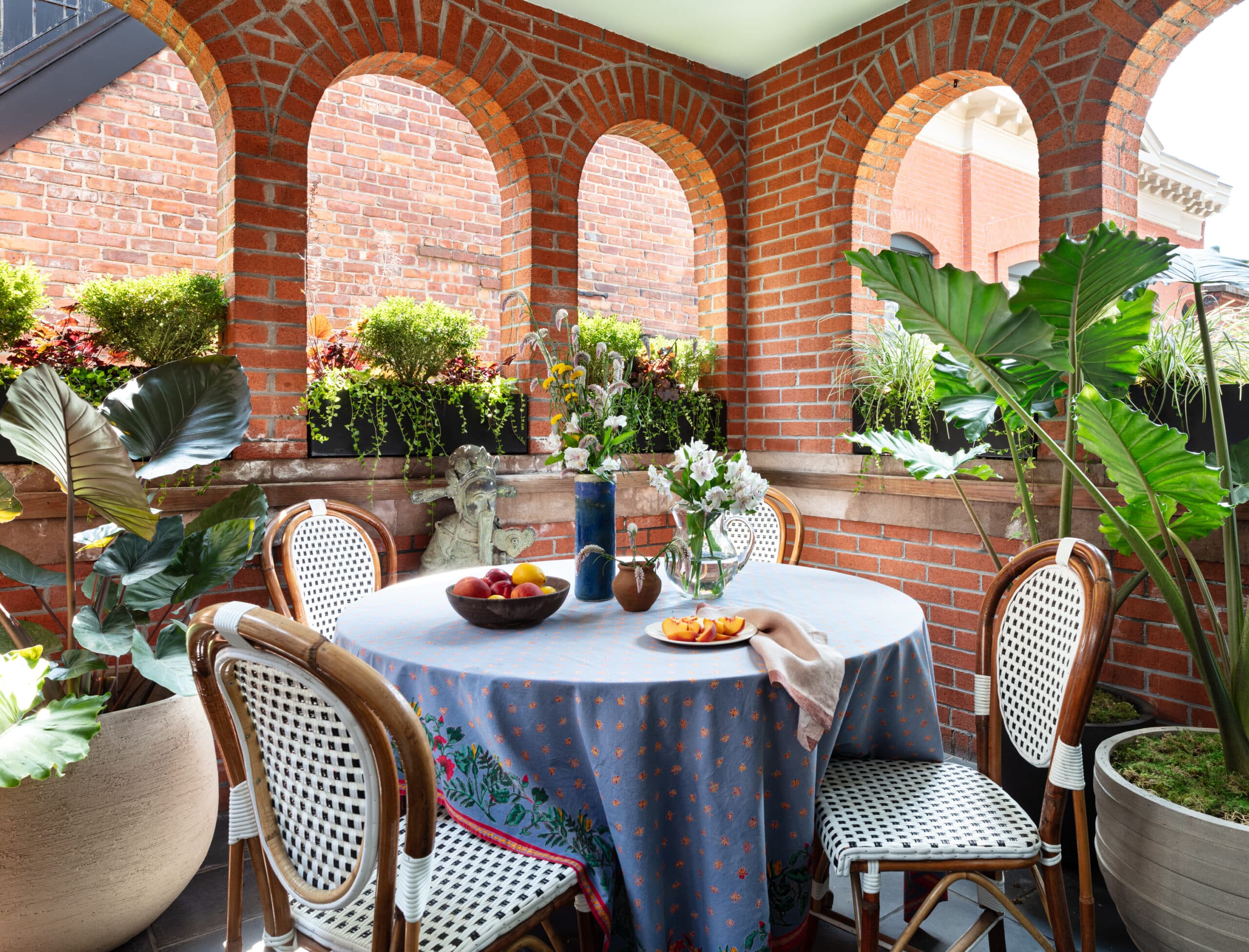 BRICK ARCHED OUTDOOR DINING AREA
