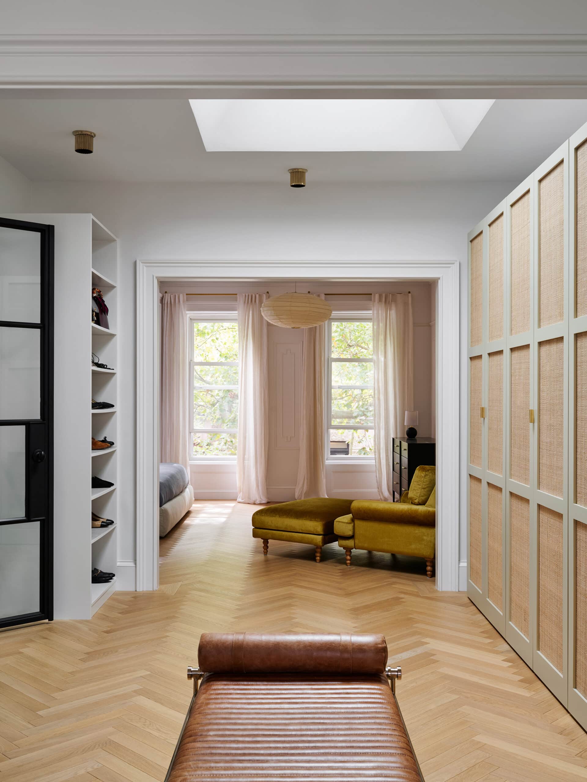 OVERVIEW CENTRAL AREA TOP FLOOR WITH SKYLIGHT