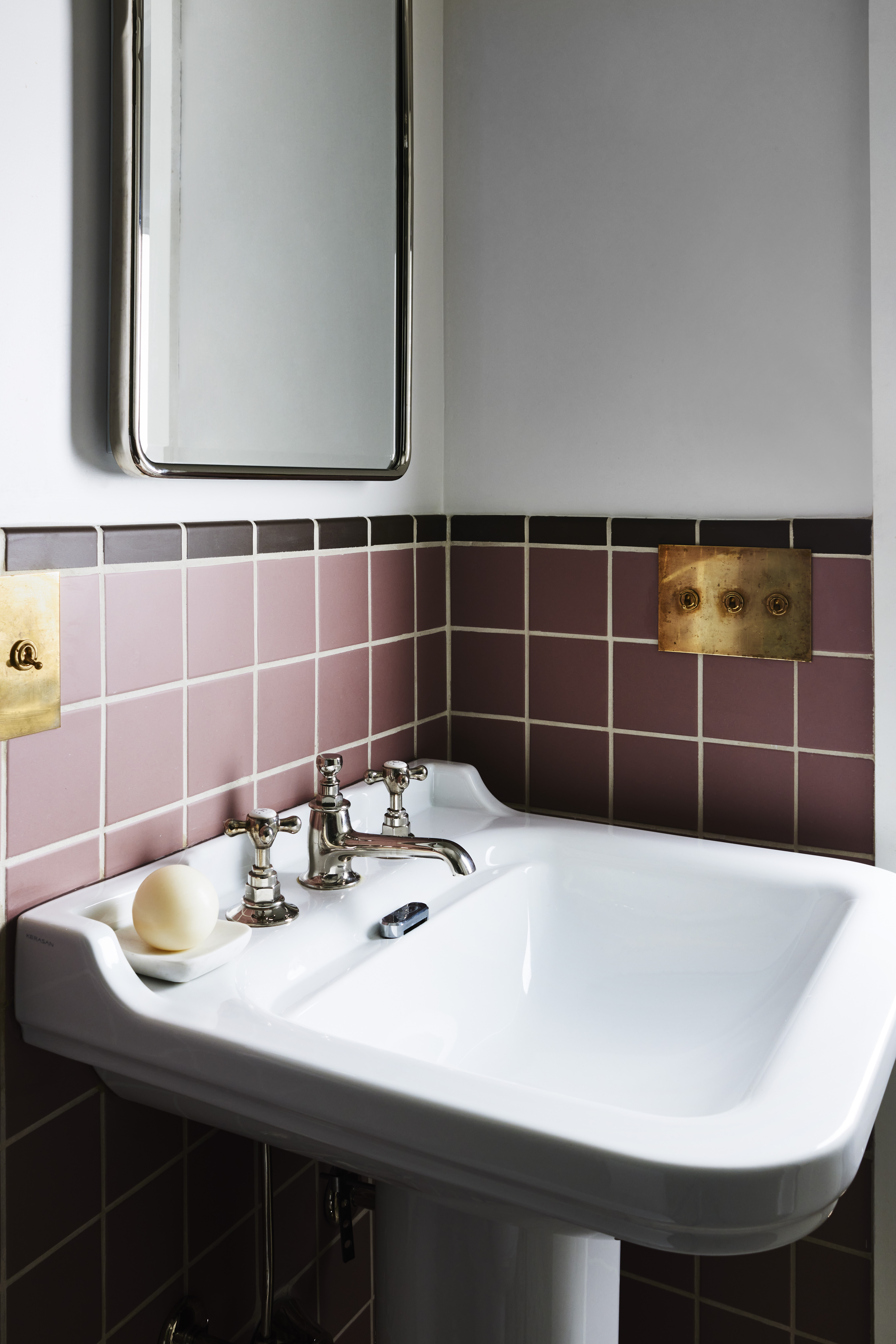 GUEST BATH SINK PINK TILE