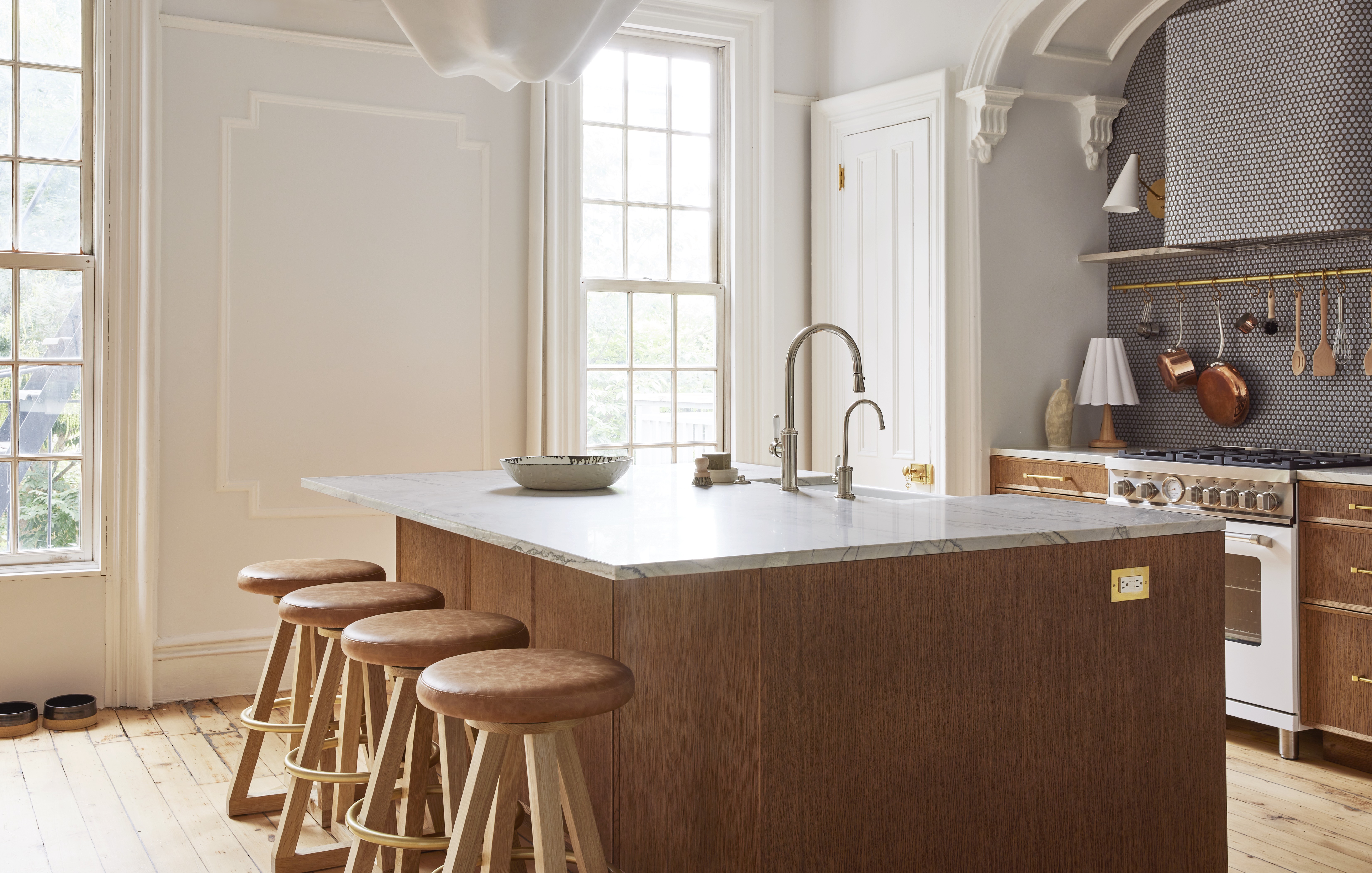 KITCHEN ISLAND AND APPLIANCE WALL