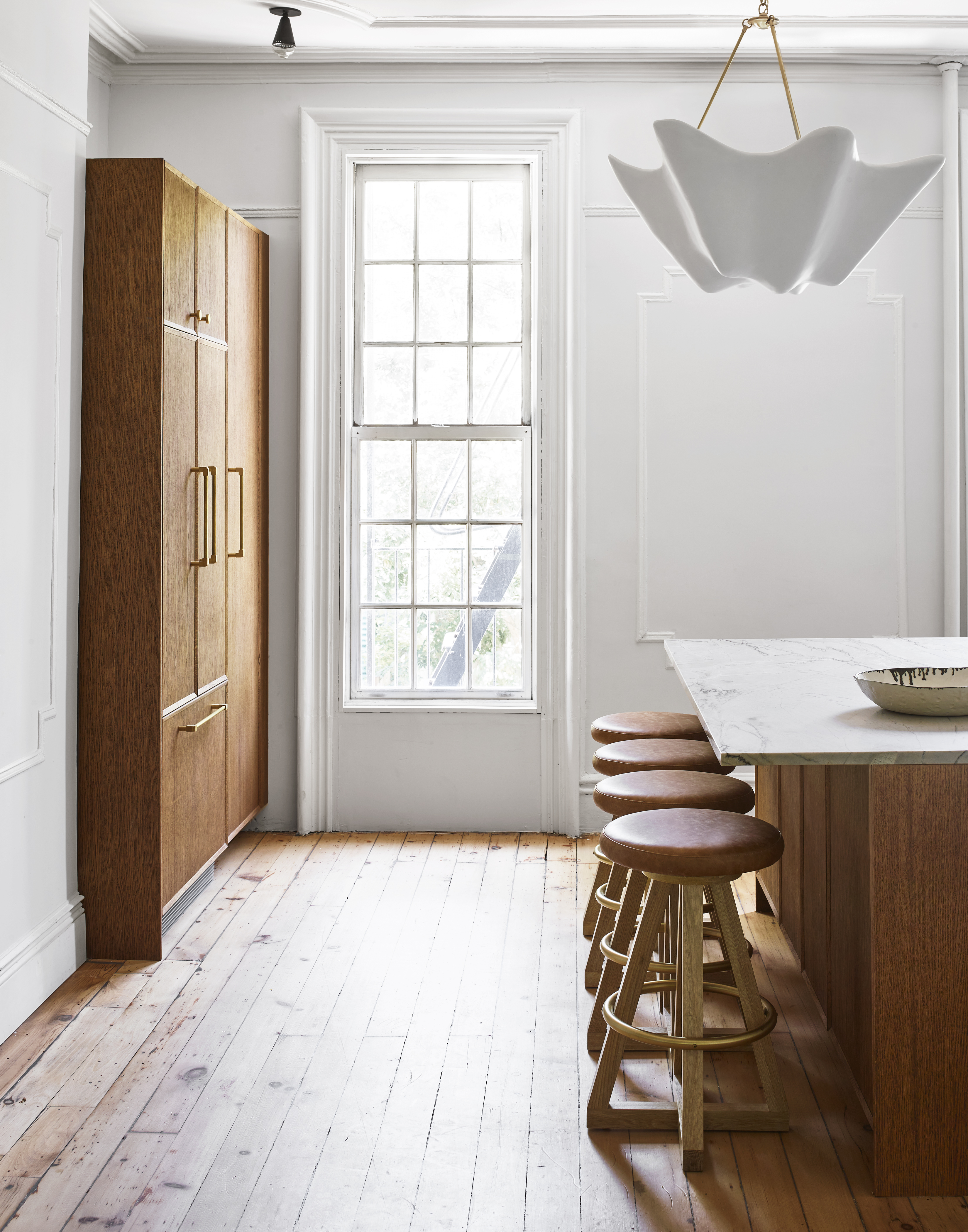 KITCHEN ISLAND WITH STOOLS