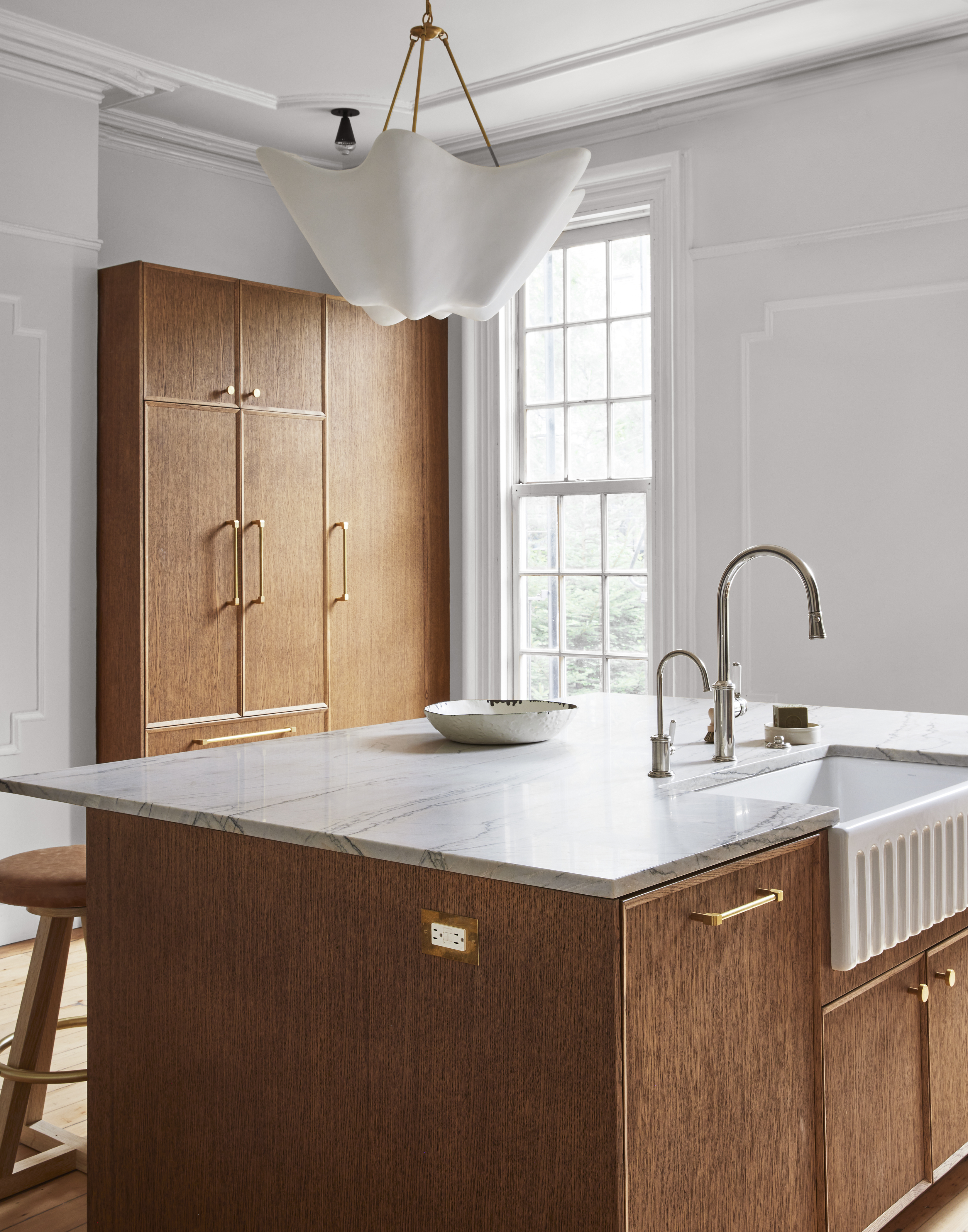 KITCHEN TOWARD TALL CABINETS