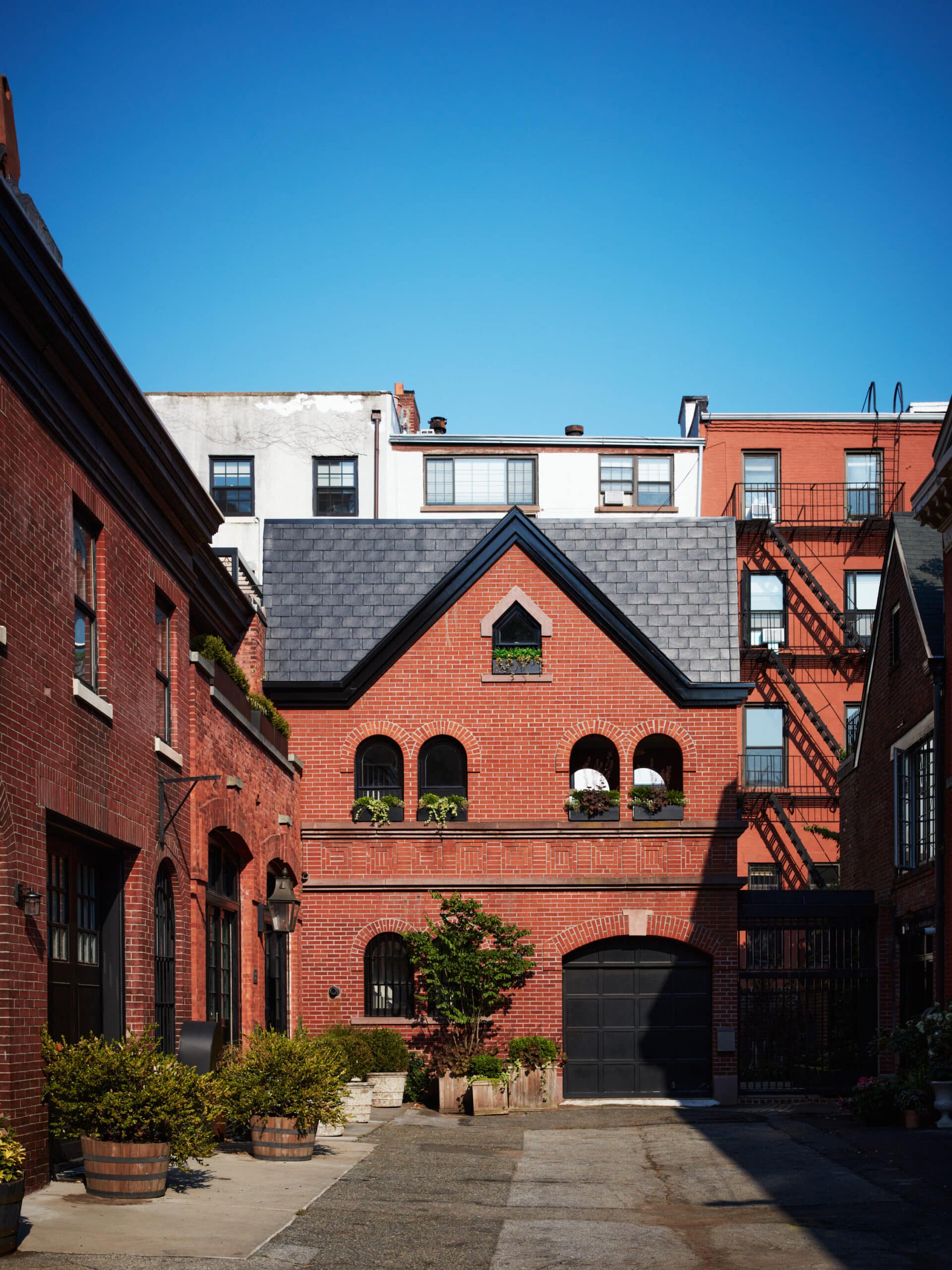 EXTERIOR CARRIAGE HOUSE