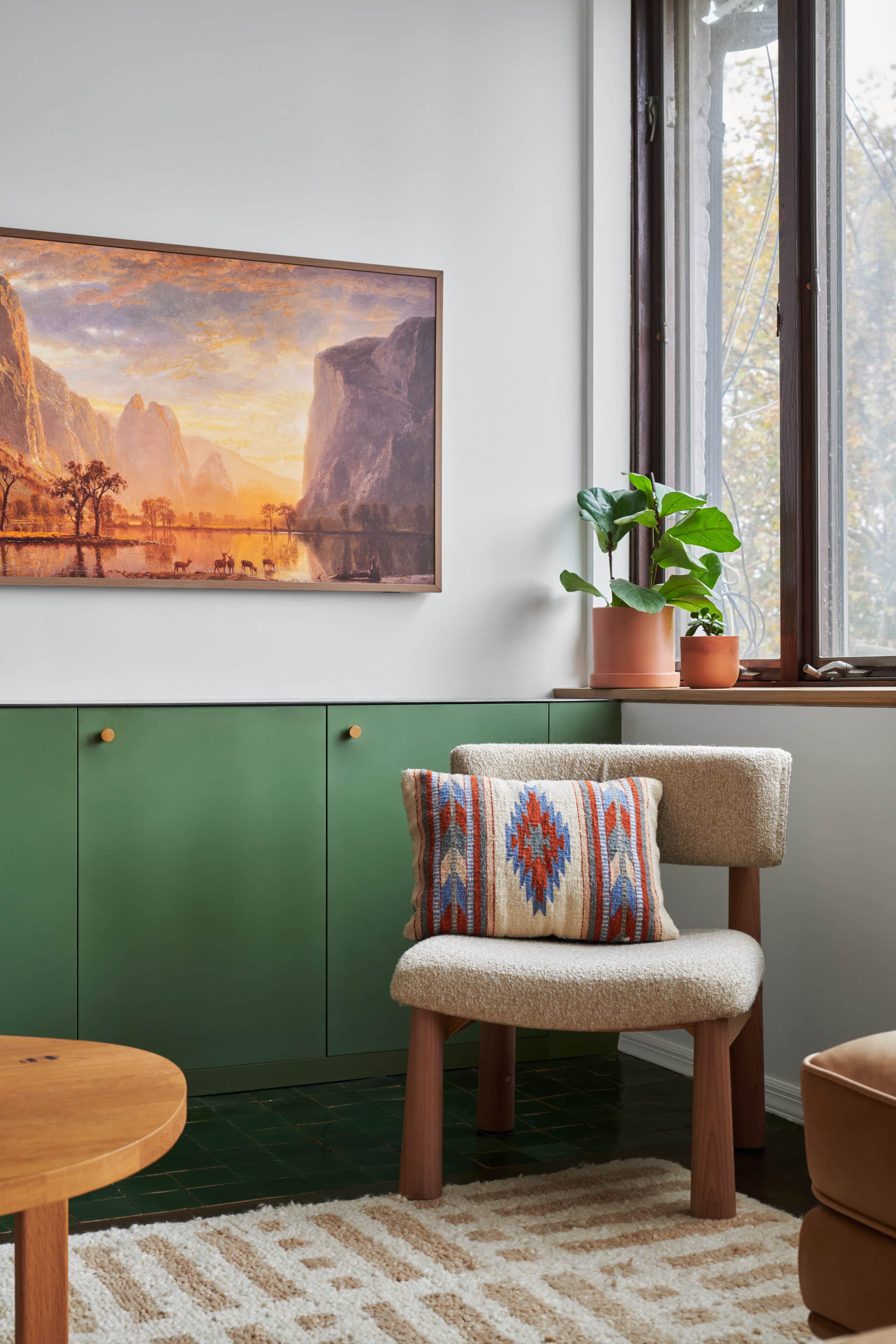 CORNER WITH GREEN WALL AND LANDSCAPE