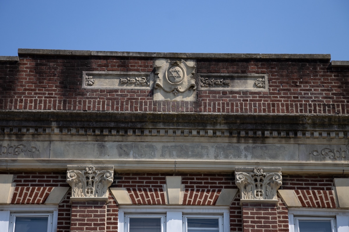 the cornice of the former synagogue